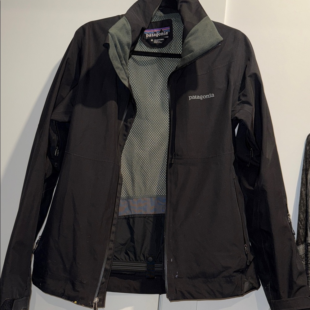 Patagonia Women's Black and Gray Ski Jacket - Picture 1 of 1